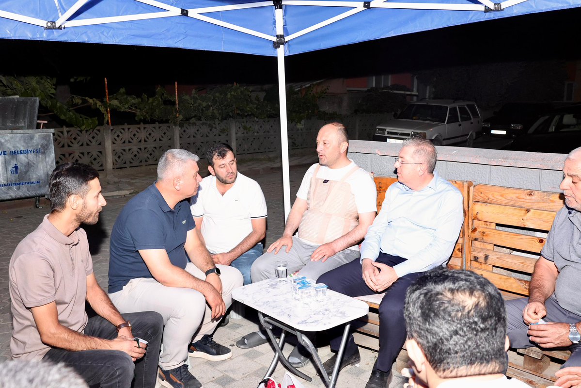 Milletvekilimiz Ertuğrul Kocacık ile birlikte Geyve Belediye Başkanımız Selçuk Yıldız’ı ziyaret ettik.

İlçede yaşanan yangın felaketi dolayısıyla geçmiş olsun dileklerimizi ilettik; ayrıca geçtiğimiz günlerde geçirdiği kazadan dolayı da kendisine şifalar diledik.

Rabbim