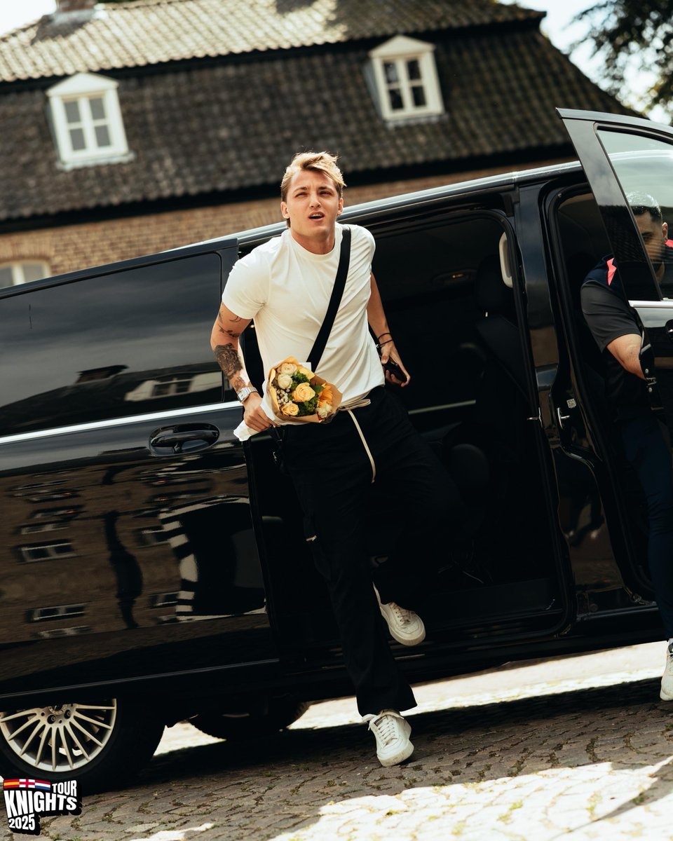 AlQadsiahEN's tweet image. Retegui touches down in Venlo 🇳🇱❤️

#AlQadsiah | #ReteguiQadsawi