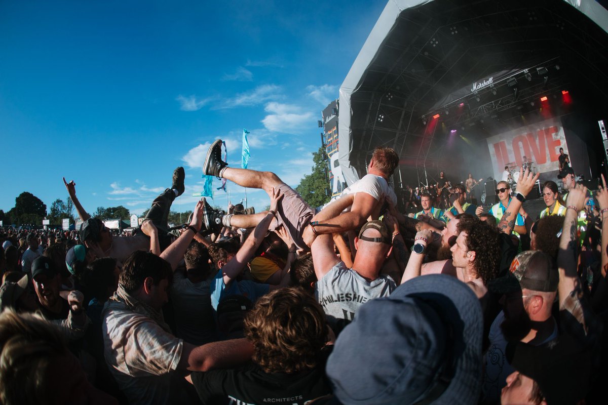 2000trees's tweet image. With the dust barely settled from #2000trees 2025 and soooo many of you asking us to keep the Super Early Birds on sale through to payday, weโre extending out 30% off deal for ๐๐๐ ๐๐๐๐ผ๐ ๐๐๐๐ ๐
Join the party: bit.ly/TREES26
๐ธ Sophie Ditchfield