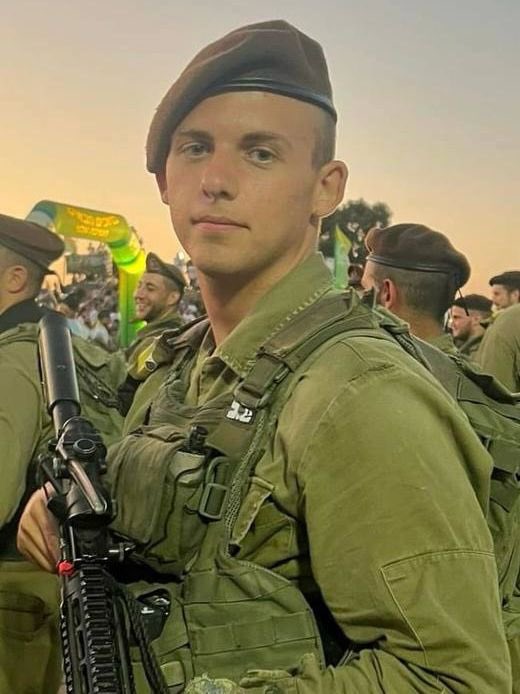 YairGolan1's tweet image. אני משתתף בצער משפחתו של עמית כהן שנפל היום בדרום רצועת עזה ושולח תנחומים מעומק הלב.
יהי זכרו ברוך.
אני שולח איחולי החלמה לפצועים בתקרית בה נפל עמית.