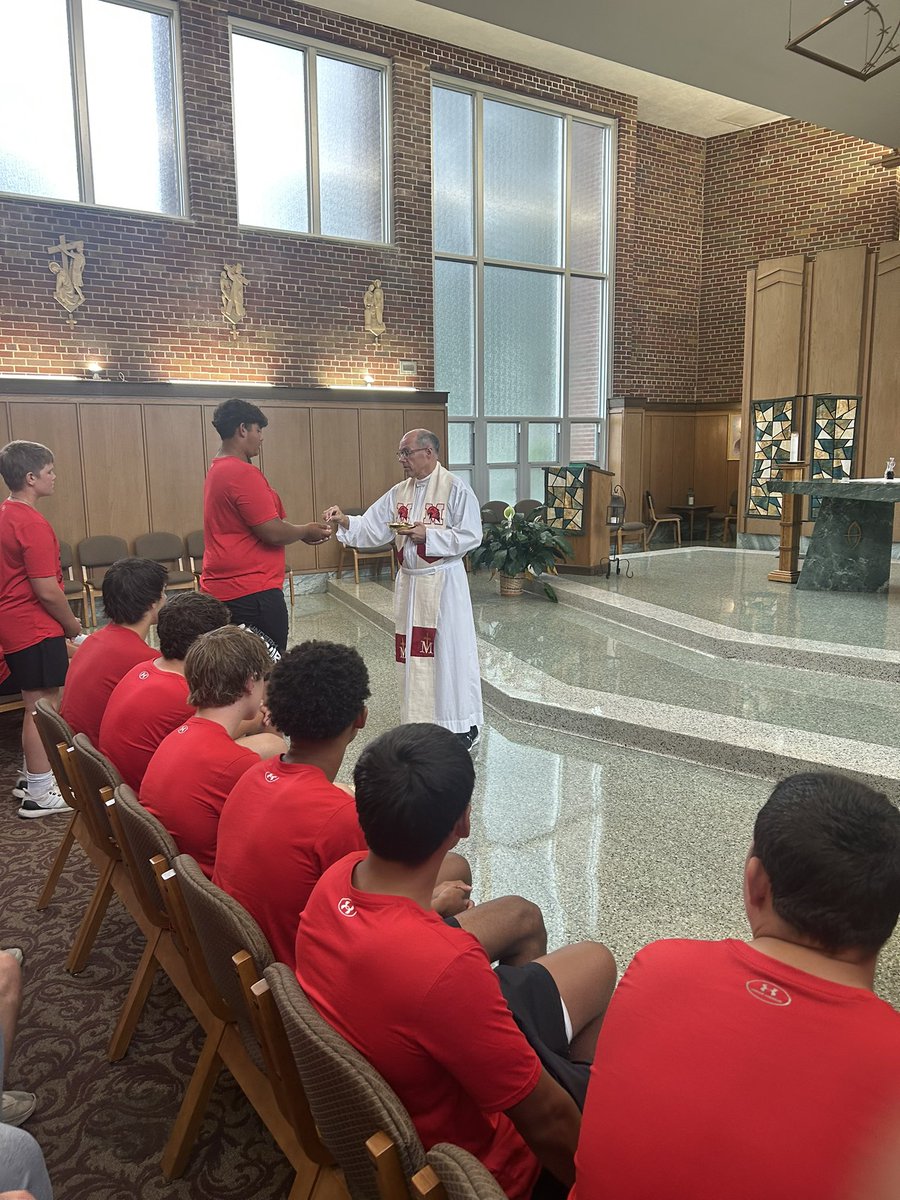 RedHawkFB's tweet image. Sophomores had their own little one day team retreat last week. The day included mass, community service at feed my starving children, team building, and then a lock in at the Sportsplex. More than just football at Marist High school.
#FAMILY // #HonorGloryFame // #115th
