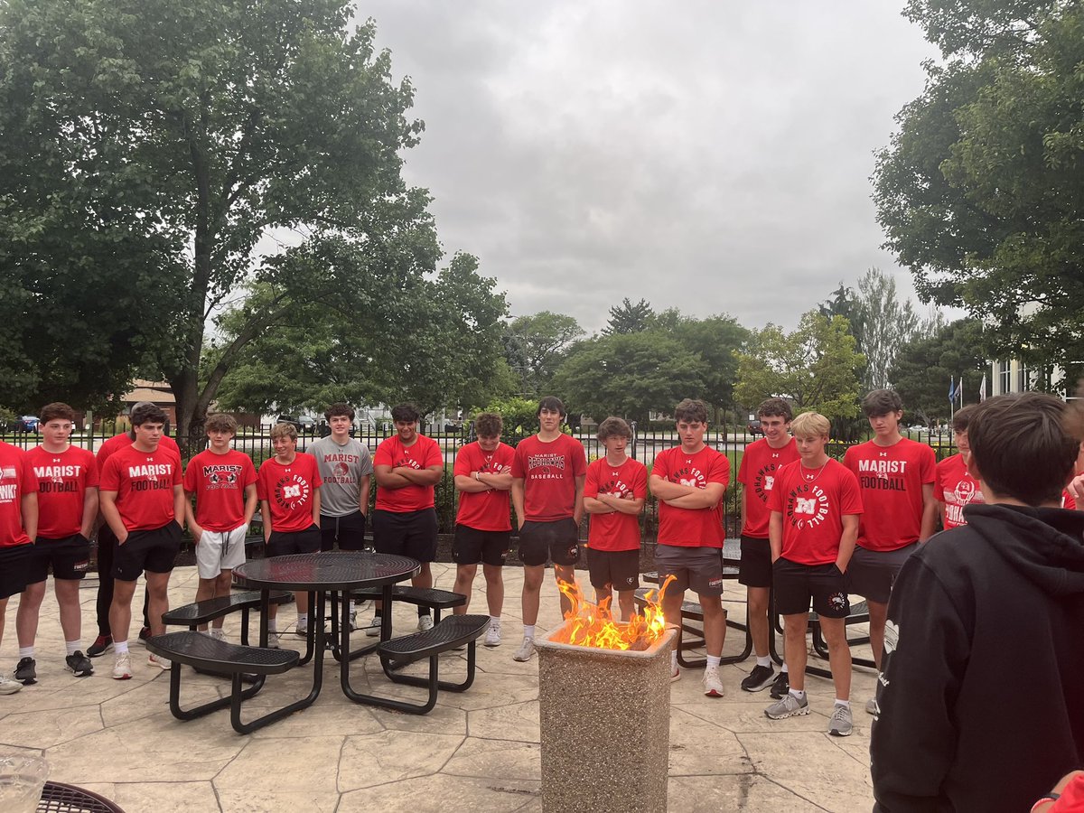 RedHawkFB's tweet image. Sophomores had their own little one day team retreat last week. The day included mass, community service at feed my starving children, team building, and then a lock in at the Sportsplex. More than just football at Marist High school.
#FAMILY // #HonorGloryFame // #115th