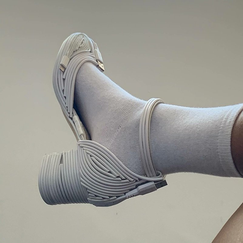 TheCoolHour's tweet image. How Tega Akinola Turned Old Cables Into the Coolest Heels on the Internet #DesignerSpotlight 👉 thecoolhour.com/tega-akinola-s…