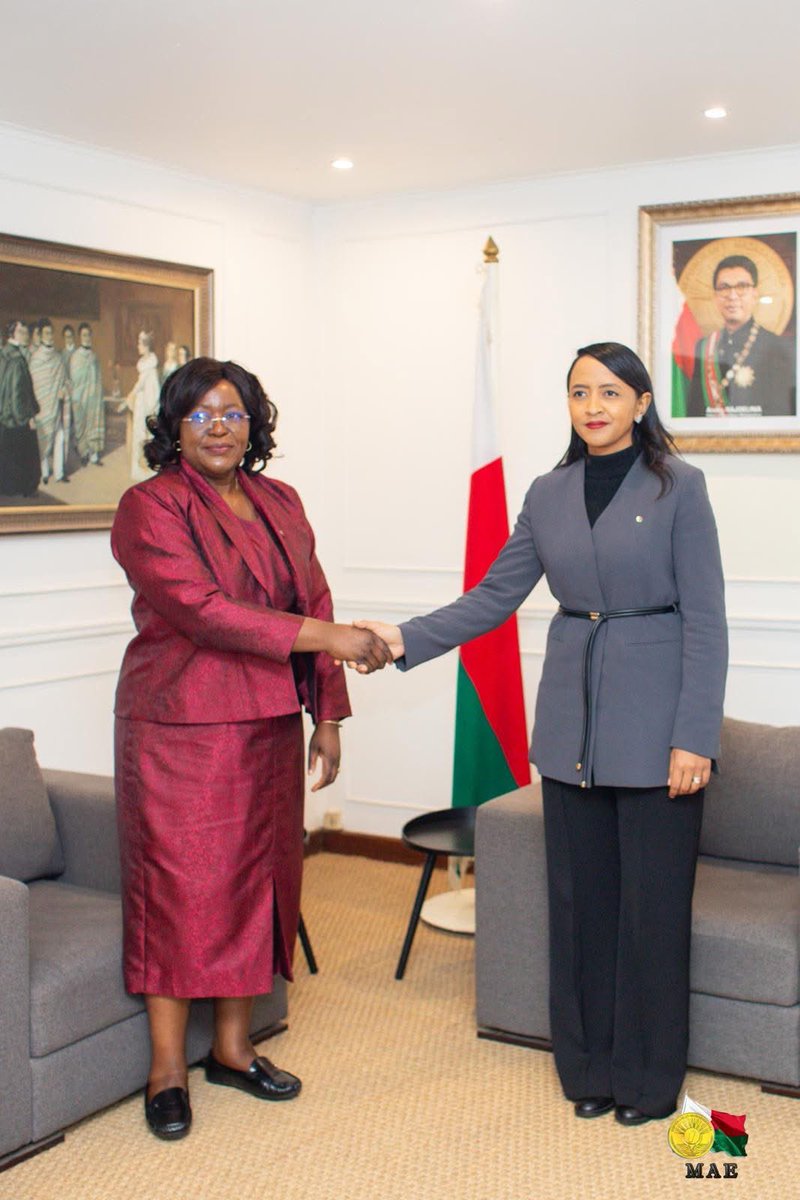 SADC_News's tweet image. 𝗦𝗔𝗗𝗖 𝗦𝗲𝗰𝗿𝗲𝘁𝗮𝗿𝗶𝗮𝘁 𝗶𝗻 𝗠𝗮𝗱𝗮𝗴𝗮𝘀𝗰𝗮𝗿 𝗳𝗼𝗿 𝗳𝗶𝗻𝗮𝗹 𝗦𝘂𝗺𝗺𝗶𝘁 𝗽𝗿𝗲𝗽𝗮𝗿𝗮𝘁𝗶𝗼𝗻𝘀
Led by Dr. Judith Kateera, the team met FM Hon. Rasata, visited key sites & affirmed Madagascar’s readiness to host the 45th SADC Summit in Aug 2025.
#SADCSummit2025