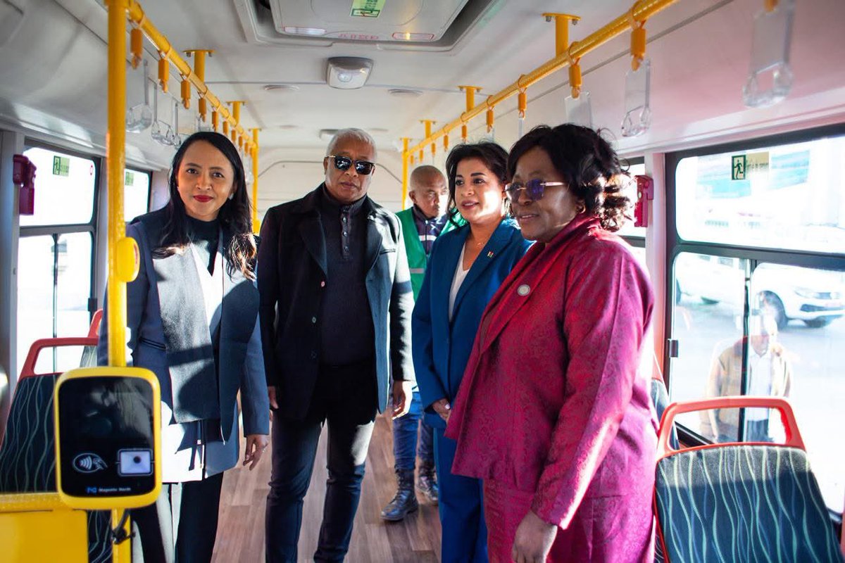 SADC_News's tweet image. 𝗦𝗔𝗗𝗖 𝗦𝗲𝗰𝗿𝗲𝘁𝗮𝗿𝗶𝗮𝘁 𝗶𝗻 𝗠𝗮𝗱𝗮𝗴𝗮𝘀𝗰𝗮𝗿 𝗳𝗼𝗿 𝗳𝗶𝗻𝗮𝗹 𝗦𝘂𝗺𝗺𝗶𝘁 𝗽𝗿𝗲𝗽𝗮𝗿𝗮𝘁𝗶𝗼𝗻𝘀
Led by Dr. Judith Kateera, the team met FM Hon. Rasata, visited key sites & affirmed Madagascar’s readiness to host the 45th SADC Summit in Aug 2025.
#SADCSummit2025