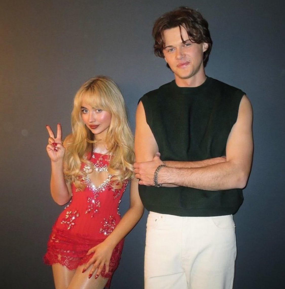 mels_angels7's tweet image. me, a 5ft girl, willing to beat up anyone who says anything bad about conrad fisher and defending him with my life