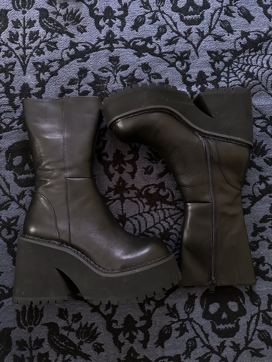 vhsbabe's tweet image. everyone shut up!!!! my fiancé just surprised me with these as an early birthday gift