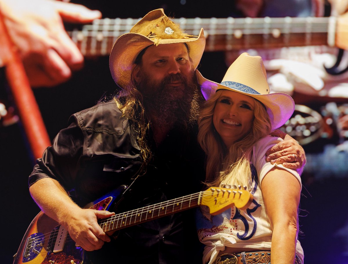 mirandalambert's tweet image. Our 1st time ever playing “A Song to Sing” live. Thank you @ChrisStapleton & @morganwithane for having me and to LA for the warm welcome on Saturday 🩵🪩