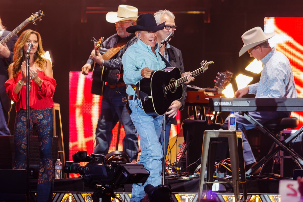 GeorgeStrait's tweet image. LA, what a night! Thank you for being #HereForAGoodTime and to @ChrisStapleton and @MirandaLambert for joining the stage with George and the Ace in the Hole Band at @SoFiStadium.
Photos 1 and 4: Noel Vasquez / SoFi Stadium
Photo 2: Andy Barron
Photo 3: Alive Coverage