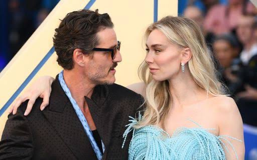 alejilloTol's tweet image. Que los machos estén colapsando con el hecho de que Pedro Pascal tenga una interacción amigable, afectuosa, RESPETUOSA y consensuada con sus compañeras actrices, habla de lo dañados y enfermos que están al grado de que ni entre ellos mismos confían porque entre ellos se señalan y…