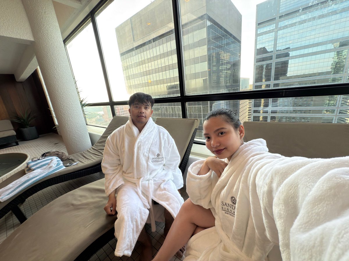 joyarianna's tweet photo. Anniversary vibes: good food 🍽️, love ❤️, and a little getaway 🏨✨ #4thweddinganniversary https://t.co/T0SxueeaDb
