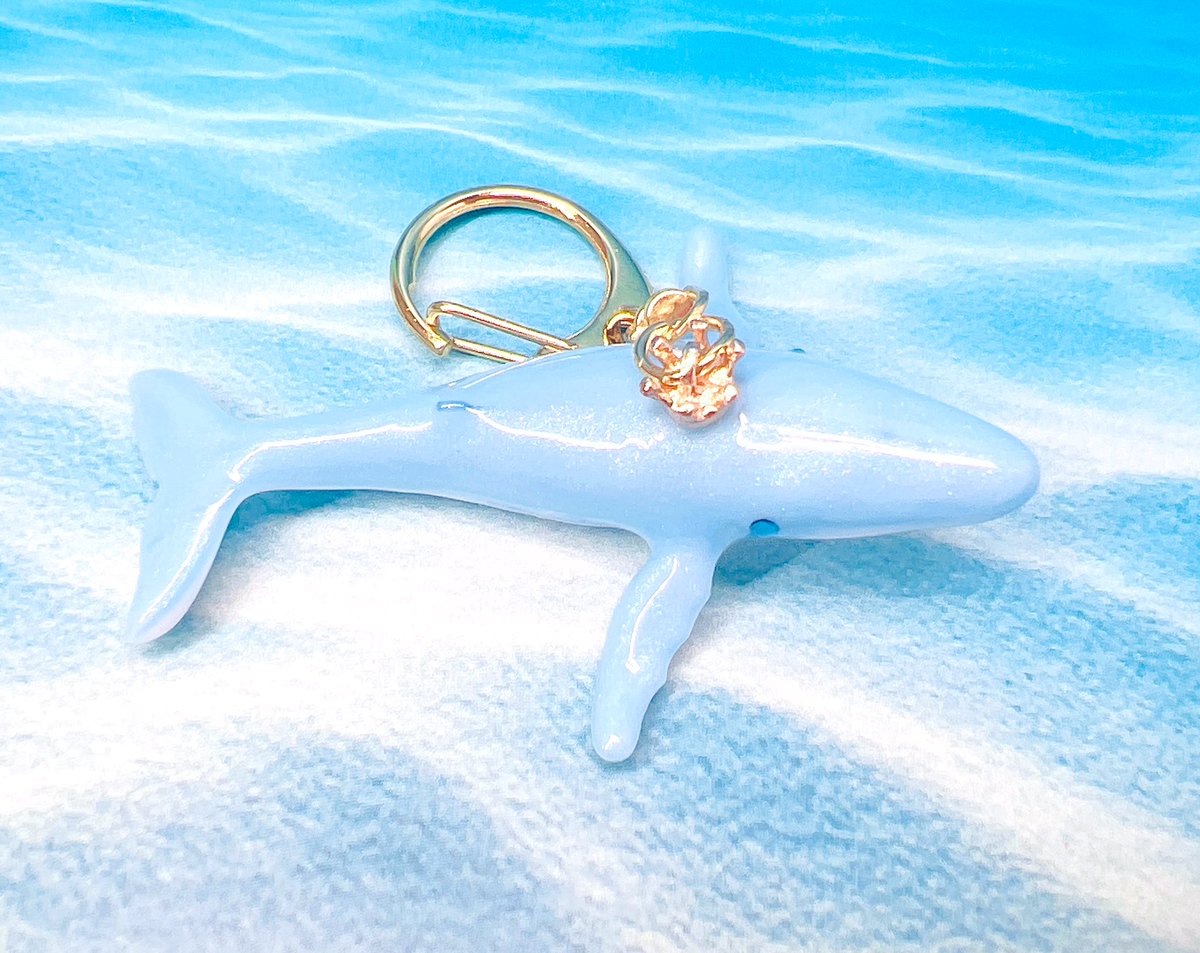 Runa_Camelia's tweet image. 8月の限定カラーのクジラ🐋さんも登場✨

まるでラムネやソーダのような、ブルーハワイのかき氷のような、ひんやりとして美味しそうな色をしています🎵

ガリガリくんのソーダアイスに色が近いかな🎵

#クジラ #ソーダ #限定カラー