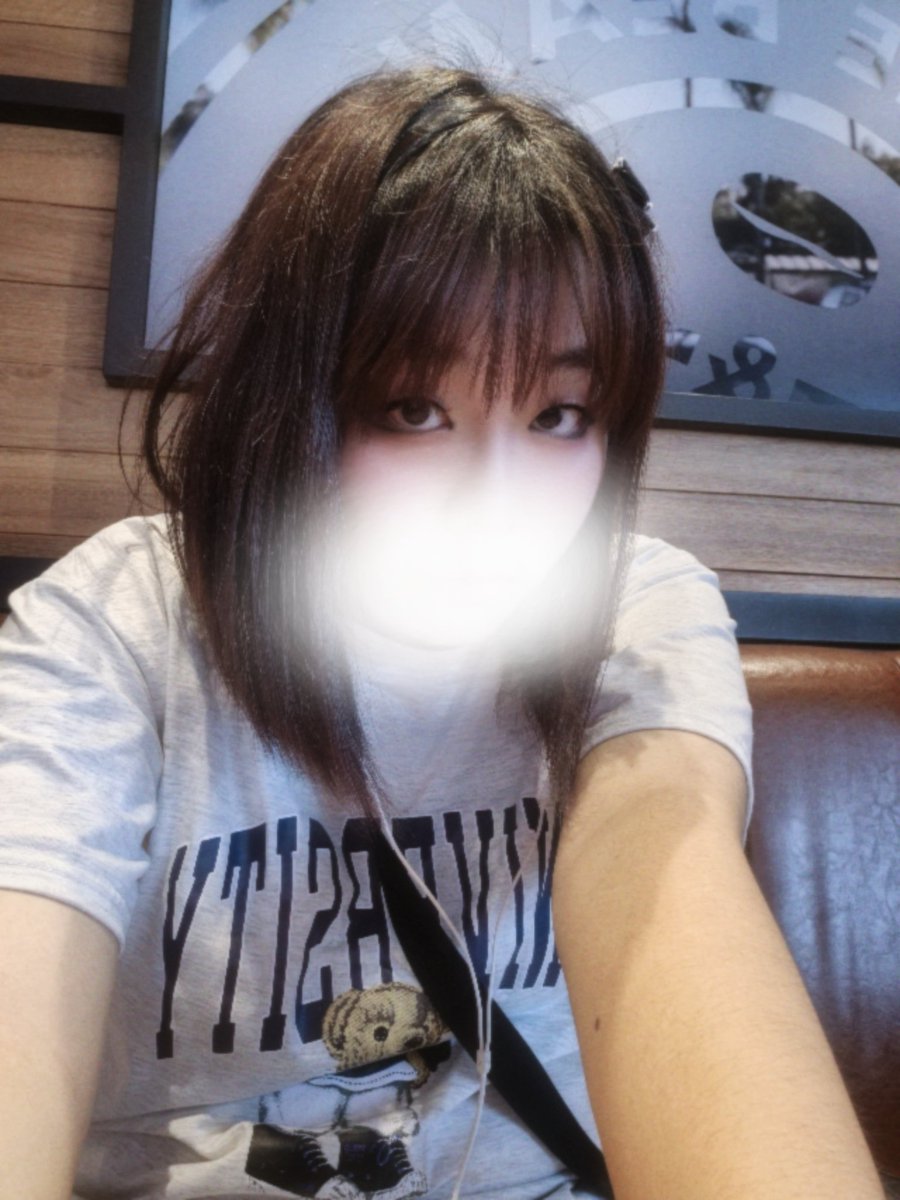 hydrogen_wave's tweet image. 눈화장존내맘에안들어요
그래서보정앱으로재창조함요
