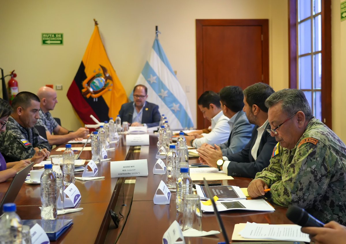 armada_ecuador's tweet image. #Guayaquil || El Comandante de Operaciones Navales, participó de la tercera sesión ordinaria del Gabinete Sectorial de Seguridad, presidida por autoridades del Ejecutivo, con la finalidad de fortalecer las estrategias para enfrentar la inseguridad y conocer de las operaciones…