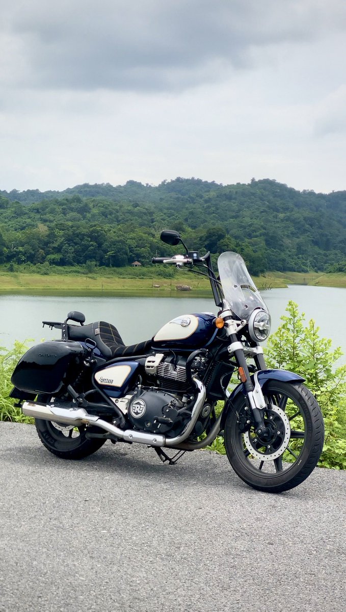 Lousqnstreams's tweet photo. 俺と走る時は140km/hr固定な🤥🤣
@royalenfieldjp 
#ロイヤルエンフィールドと私
#ロイヤルエンフィールドと友達 https://t.co/j9USBwYWny
