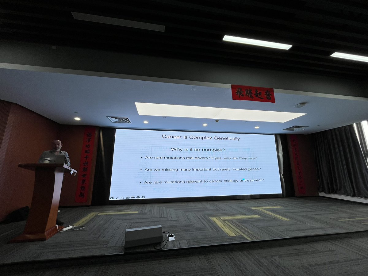 Jia-Xing Yue (岳家兴) (@iamphioxus) on Twitter photo It is great to have <a href="/PetrovADmitri/">Dmitri Petrov</a> here at Sun Yat-sen University Cancer Center to give us an highly inspiring talk on “Fitness landscape of tumor suppressor genes in lung cancer ”. Tour de force experiments, mind blowing results, and exciting bench-to-bed perspectives! It is great to have <a href="/PetrovADmitri/">Dmitri Petrov</a> here at Sun Yat-sen University Cancer Center to give us an highly inspiring talk on “Fitness landscape of tumor suppressor genes in lung cancer ”. Tour de force experiments, mind blowing results, and exciting bench-to-bed perspectives!
