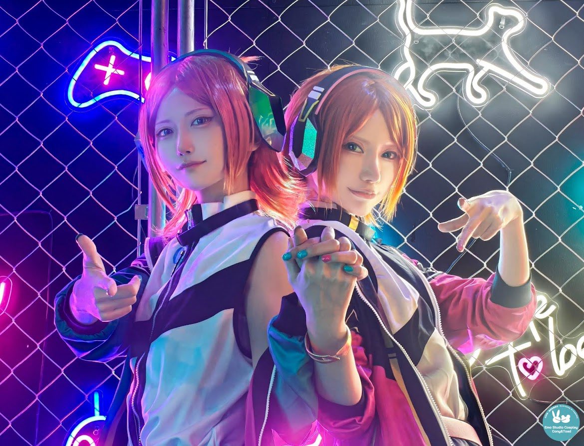 EMOSTUDIO_COS's tweet image. 📣 #エモスタ ブース紹介✨
電脳ゲーミング👾ブースから
素敵な作例をご紹介📸
ゲーミングデスクはモニタやLEDのカラーカスタムが可能🌈🎮
VTuberや配信者のコスプレにもぴったりです!
USBでの画像持ち込みやweb上の画像を各モニターに表示させる事も可能💻
⬇️ブース紹介…