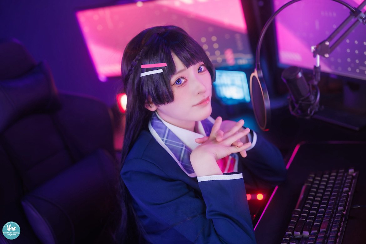 EMOSTUDIO_COS's tweet image. 📣 #エモスタ ブース紹介✨
電脳ゲーミング👾ブースから
素敵な作例をご紹介📸
ゲーミングデスクはモニタやLEDのカラーカスタムが可能🌈🎮
VTuberや配信者のコスプレにもぴったりです!
USBでの画像持ち込みやweb上の画像を各モニターに表示させる事も可能💻
⬇️ブース紹介…