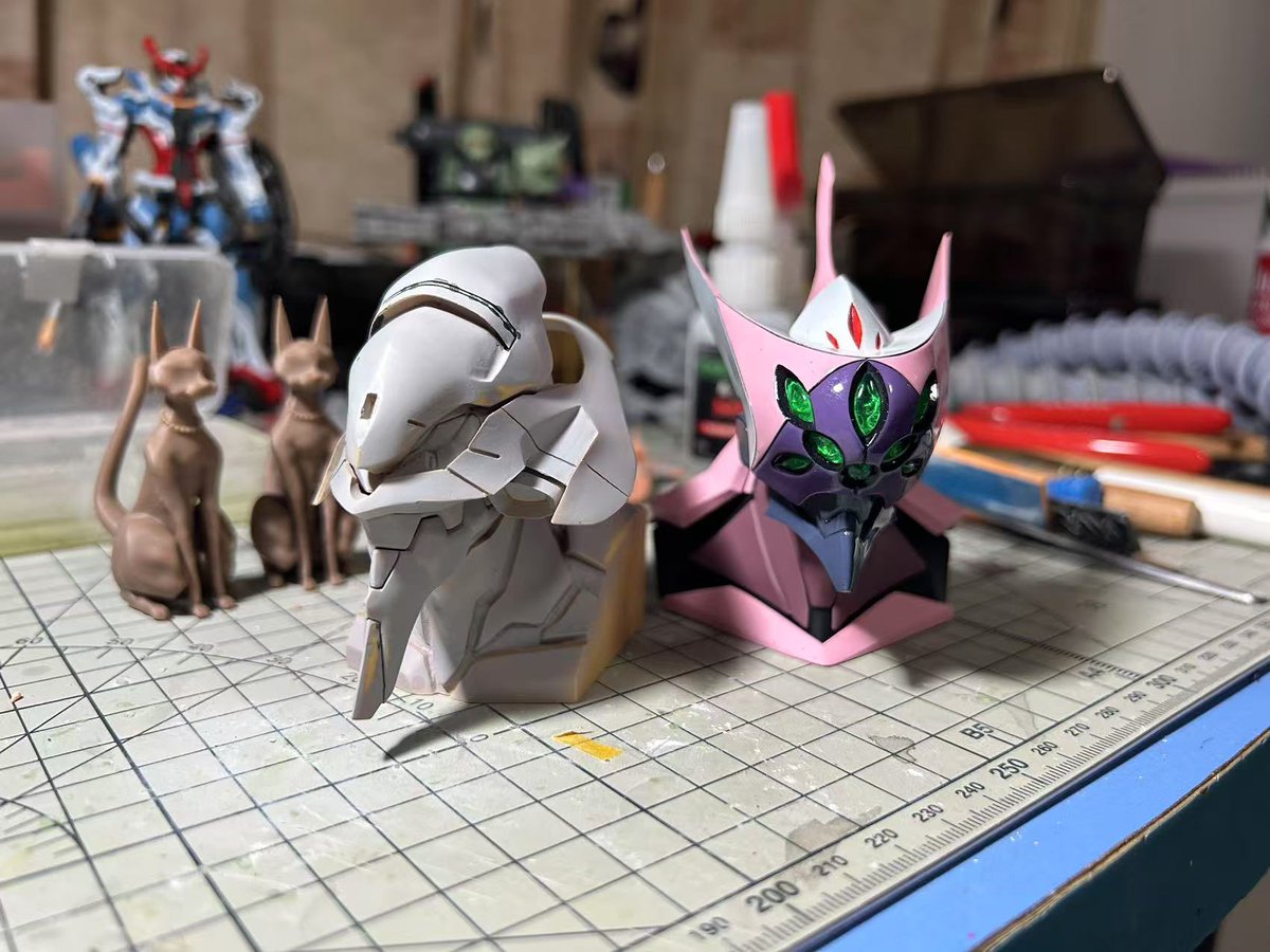 XiaoruiMa6's tweet image. エヴァンゲリオン8号機の胸像スタチュー、完成しました。
本作は、アニメ制作現場で使用された吉山治樹氏原型の作画参考用ガレージキット(初号機)に合わせたスケールと密度で設計・製作しています。
今後は初号機から順に、同スケールのシリーズ作品として展開予定です。
#エヴァンゲリオン
