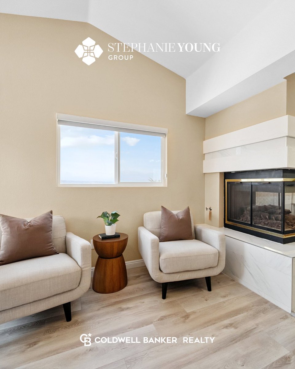 the_stephyoung's tweet photo. JUST LISTED📍 19935 Carolyn Pl, Rowland Heights 

Welcome to your dream home in the hills of Rowland Heights! Perched at the top of a serene cul-de-sac, this stunning residence combines luxurious living with sweeping 270-degree views of city lights, mountains, and rolling hills. https://t.co/GxPyULRkp4