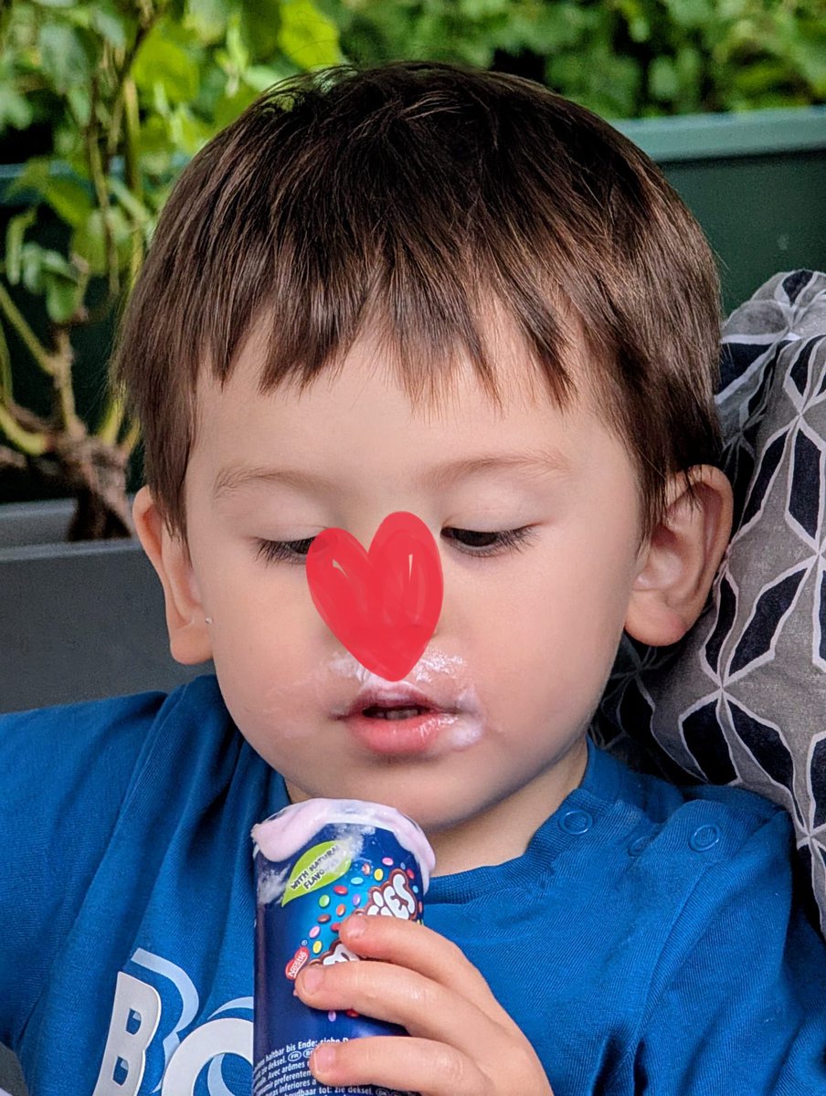 ノンストレスの一時的一人っ子べべ。上2人が日本帰国後に突然大人しくなり、更に夫から“Never stops eating🤣 2white sausages! 350g,potatoes, ice cream, bread🤣”と連絡が来て、凄い量を食べるようになった模様😂アイスの大きいリアクションと口周りのアイス😂再会したらデカくなってるんだろうな😇