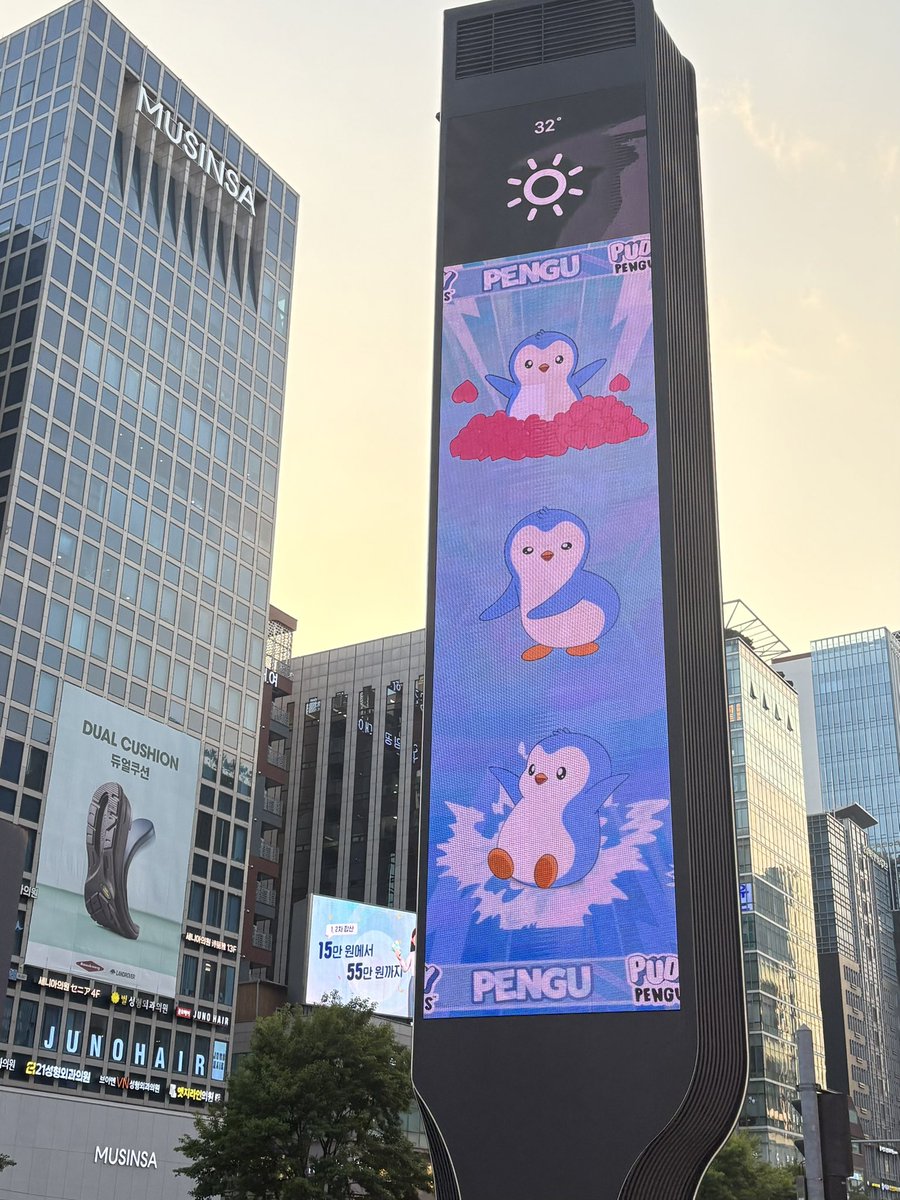 Pengu in Gangnam Station <a href="/pudgypenguins/">Pudgy Penguins</a> 🐧