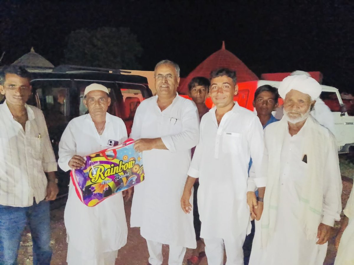 शिव विधानसभा के बुक्कड़ में हाजी हुसैन ख़ान के निवास पर सामाजिक कार्यक्रम में।