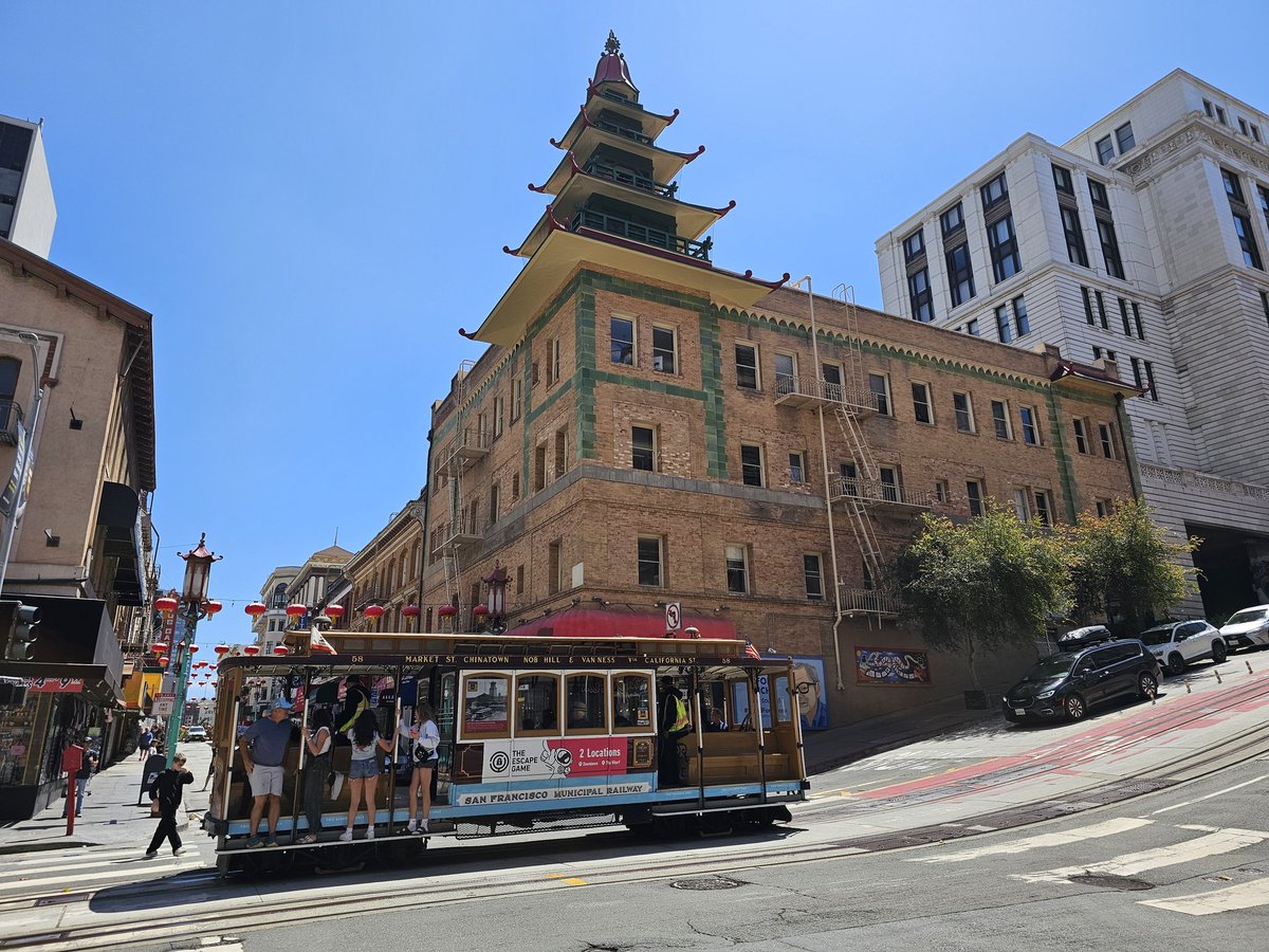 LawrenceOP's tweet image. San Francisco: I walked 20,000 steps today, from St Dominic’s Priory church to North Beach and back, and I enjoyed (as I often do) the range of architecture one finds in the older cities of the USA.