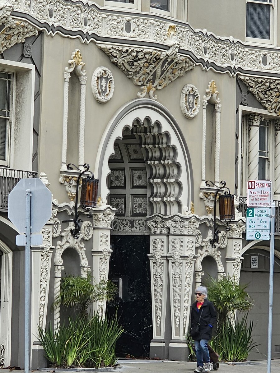 LawrenceOP's tweet image. San Francisco: I walked 20,000 steps today, from St Dominic’s Priory church to North Beach and back, and I enjoyed (as I often do) the range of architecture one finds in the older cities of the USA.