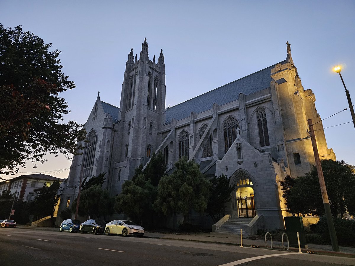 LawrenceOP's tweet image. San Francisco: I walked 20,000 steps today, from St Dominic’s Priory church to North Beach and back, and I enjoyed (as I often do) the range of architecture one finds in the older cities of the USA.