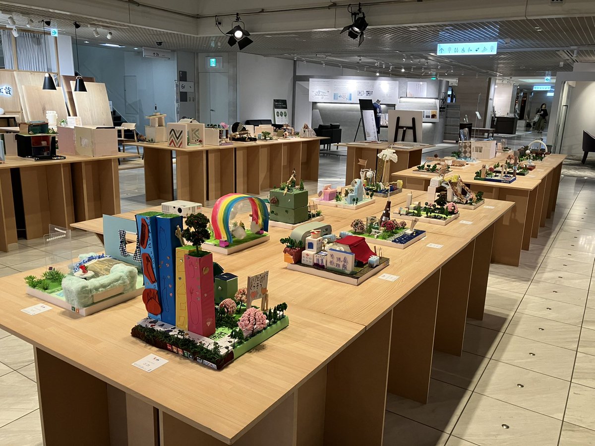 jid_press's tweet photo. あつまれキッズデザイナー 2025
「みんなでつくる夢のまち⭐︎インテリア」
作品展開催中です。

展示期間：7月28日〜8月23日 10:30〜18:30 ※水曜日休館　
会 場：リビングデザインセンターOZONE 6階 特設会場
　　　 東京都新宿区西新宿3-7-1 新宿パークタワー

#JID #キッズデザイナー #LDC_OZONE https://t.co/Qe6cN2vUhE