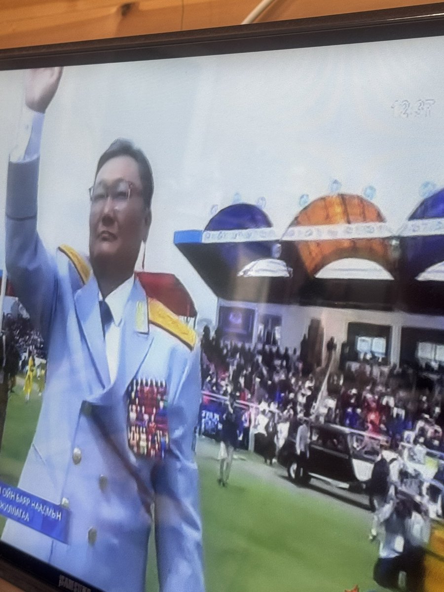 Нөгөө Жавхаагаа Цэдэнбал болгоод хаячлоо 🤣 Яажгаан бэ. Увсын наадмын найруулагчийг зодмоор болчлоо сүүл рүүгээ 🤨