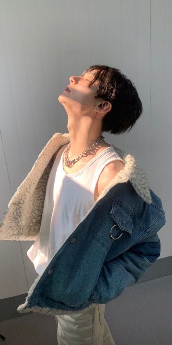 4LEEWON's tweet image. I KNOW HE SMELLS GOOD