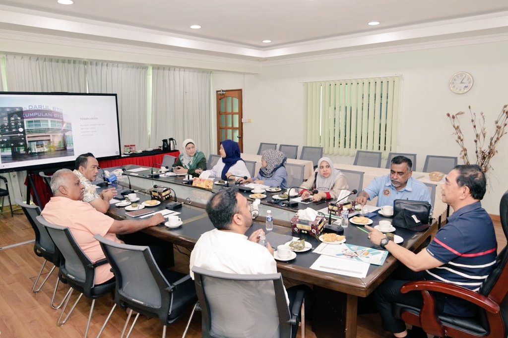 datukjamesratib's tweet photo. 📍 LAWATAN KERJA | KUMPULAN BTC

Satu kunjungan hormat dan sesi lawatan kerja telah diadakan ke Kumpulan BTC melibatkan perbincangan strategik berkaitan peluang kerjasama, pembangunan sumber manusia dan potensi ekonomi setempat.

#LawatanKerja #KumpulanBTC #KerjasamaStrategik https://t.co/9T3uWh3klW