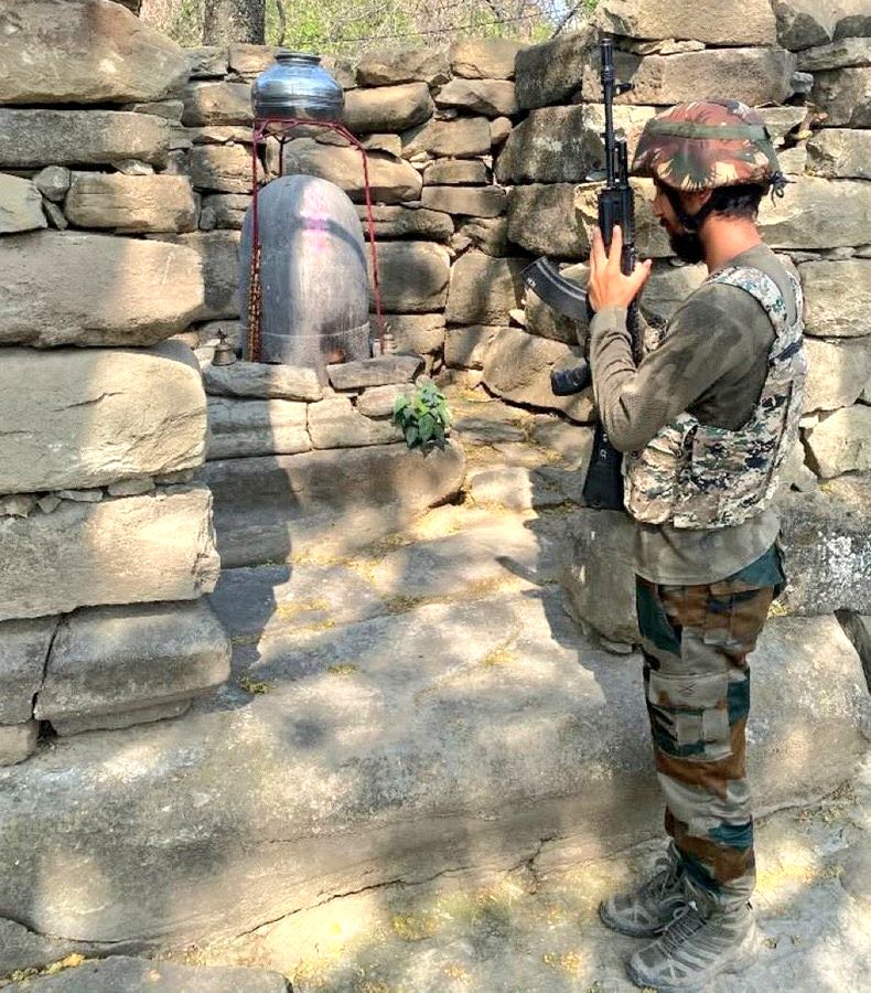 काल भी उसका क्या करे, 
जो भक्त हो महाकाल का।।

#OperationMahadev 🇮🇳🚩