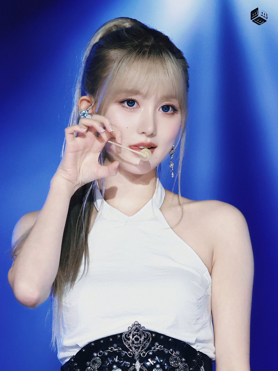 gaeul pics tweet media