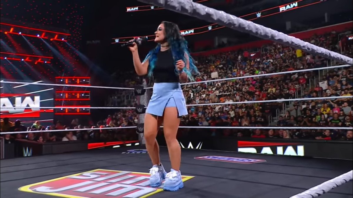 dumitru_05's tweet image. Lyra where did you but this shoes 

#WWERaw