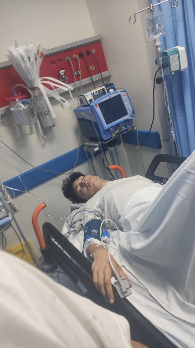 Gece 1.30 dan beri hastanedeyiz. Kardeşim Harmancık yangın bölgesinde yangına müdahale ederken yaklaşık 10 metrelik yükseklikten düşerek omurgasını kırdı. Benim paylaşımlarım provekatif değil, yalnızca cennet BURSA'mızın yanmaması adınaydı. Bizler Bursa'mız için mücadele eden