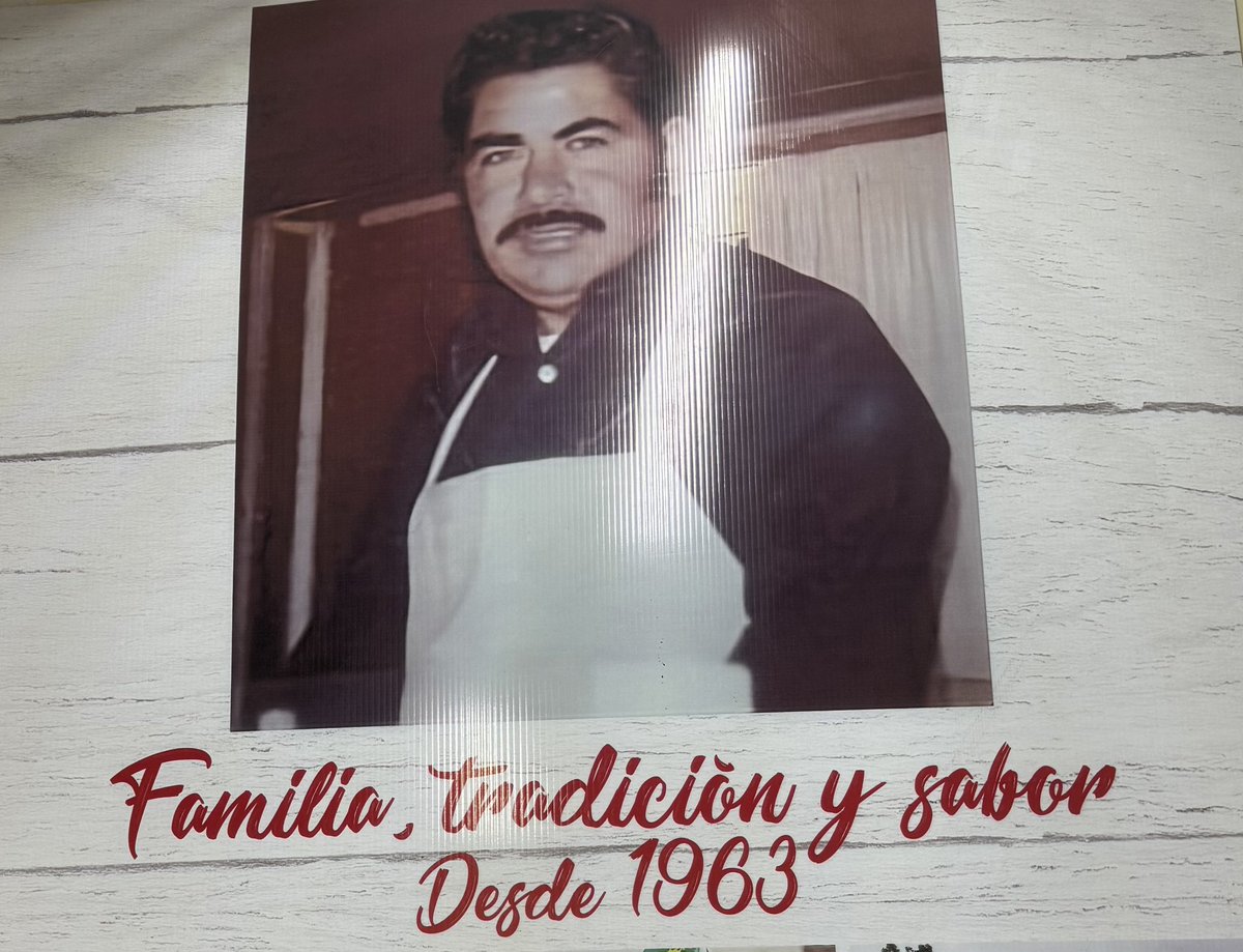ClaudioMercadoR's tweet image. Con satisfacción entrevisté a Don José Heliodoro Ríos Rodarte, creador de los famosos y ricos “Lonches Don Pepe”, referente en la comida tradicional del Durango cotidiano.
Don Pepe toda una leyenda comenta que este año su creación cumple su 62 aniversario
Abrazo a él y su familia