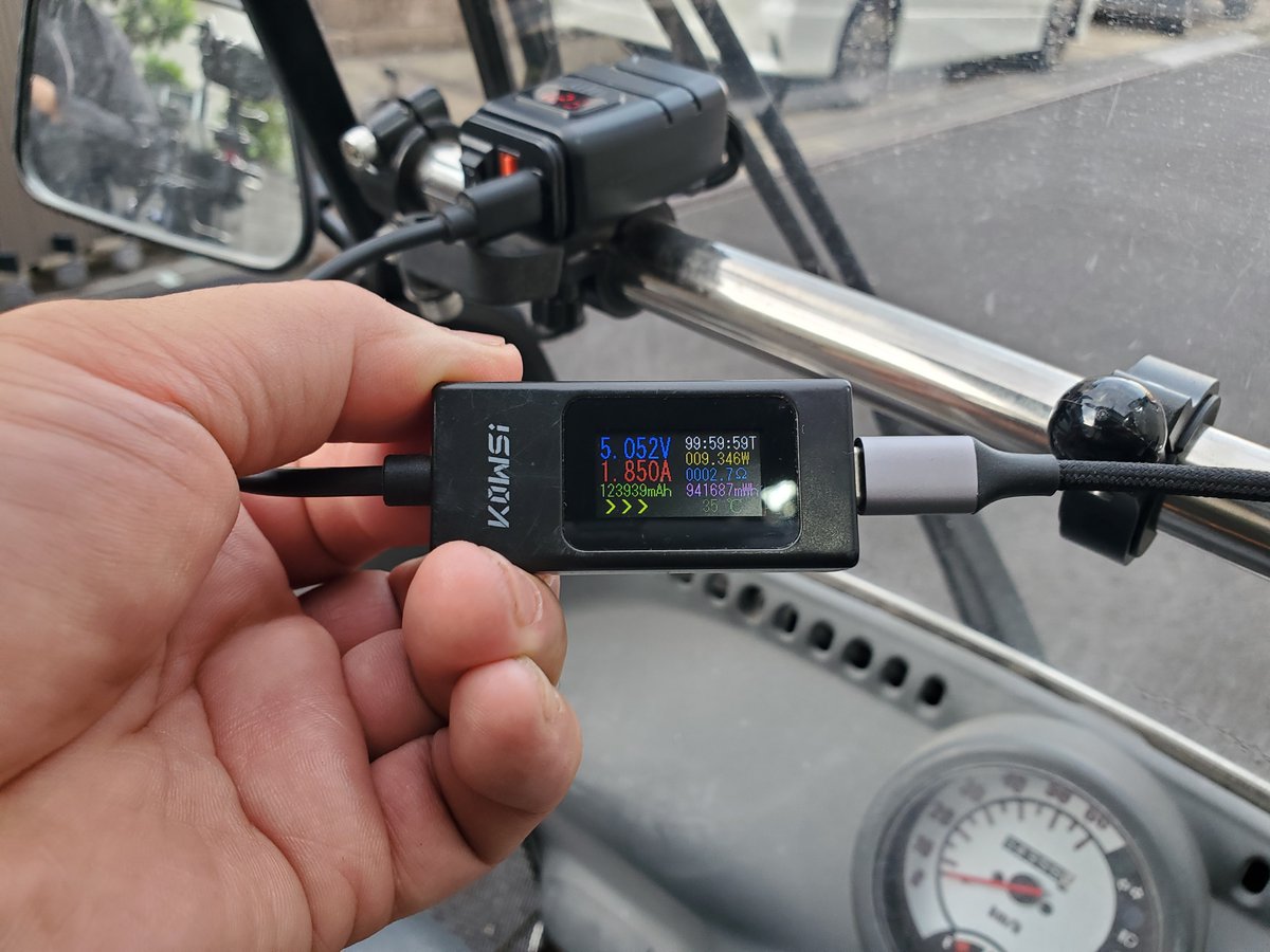 tanabefactory's tweet photo. ペルチェ冷却スマホホルダー　販売中。
夏の酷暑の中でもスマホの常時使用が可能になります。 https://t.co/QGBplJcGcO