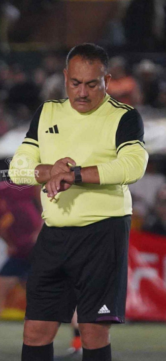 wijors's tweet image. Ya se dieron cuenta que si le quitan los patricinadores a la camisa del portero de los Cremas tienen indumentaria como la de Carlos Batres?