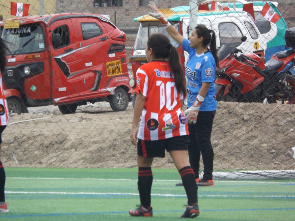 𝐓𝐑𝐈𝐔𝐍𝐅𝐎 𝐘 𝐕𝐄𝐍𝐓𝐀𝐉𝐀!!
📷Excelente triunfo de nuestras Leonas del Arenal  ante  Villa Sport de la Liga de Surquillo ,Dos goles de nuestra Ligre Goleadora Alejandra, quien venía imparable, nos da un gran triunfo y ventaja para el partido de vuelta.
#SomosAthleticVilla