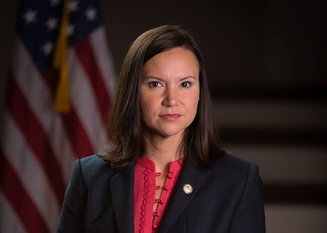 UHN_Plus's tweet photo. 🇺🇸🇨🇴‼️ | ÚLTIMA HORA — La senadora Ashley Moody denuncia la “persecución política” contra Álvaro Uribe y compara a Colombia con la Venezuela de Maduro; acusa al gobierno de Petro de destruir el Estado de derecho. https://t.co/sGQyuR43ns