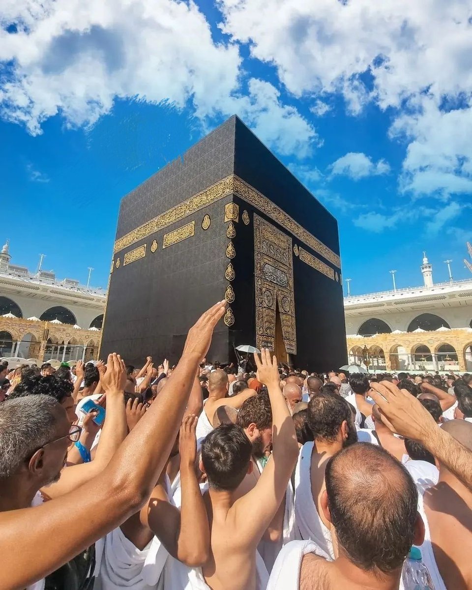 السلام عليكم ورحمۃ اللہ
صبح بخیـــــــر 🌹🍃

اَے اللّه  رَبِ کریمﷻ تو   ہمارے قلب و نظر کا مالک ہے ، ہمیں ہدایت کی دولت سے مالامال فرما دے کیونکہ تو جس سے خوش ہوتا ہے ، اس کا ہدایت پر چلنا آسان بنا دیتا ہے..!! 
آمِين يَارَبَّ العَالَمِين

Good morning X Fam ❤️
