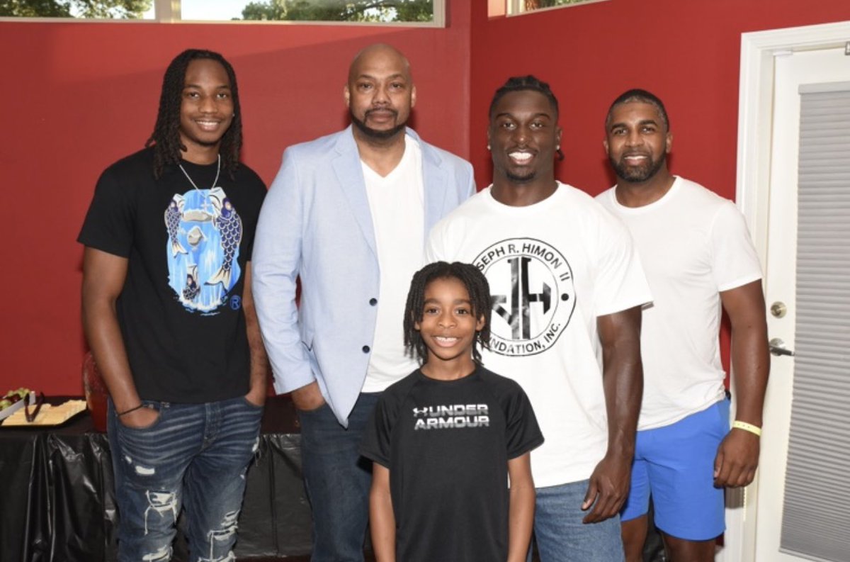 PamalaHimon's tweet photo. Thank you to everyone who supported The Kickoff Reception of the Joseph R Himon II Foundation, Inc.  Especially, his coaches from Little League Football, AAU Basketball, and High School Football who continues to support our Son. @JosephHimon @alucas80 @dtdim_mylite @CoachAT23 https://t.co/4qif1Teh95