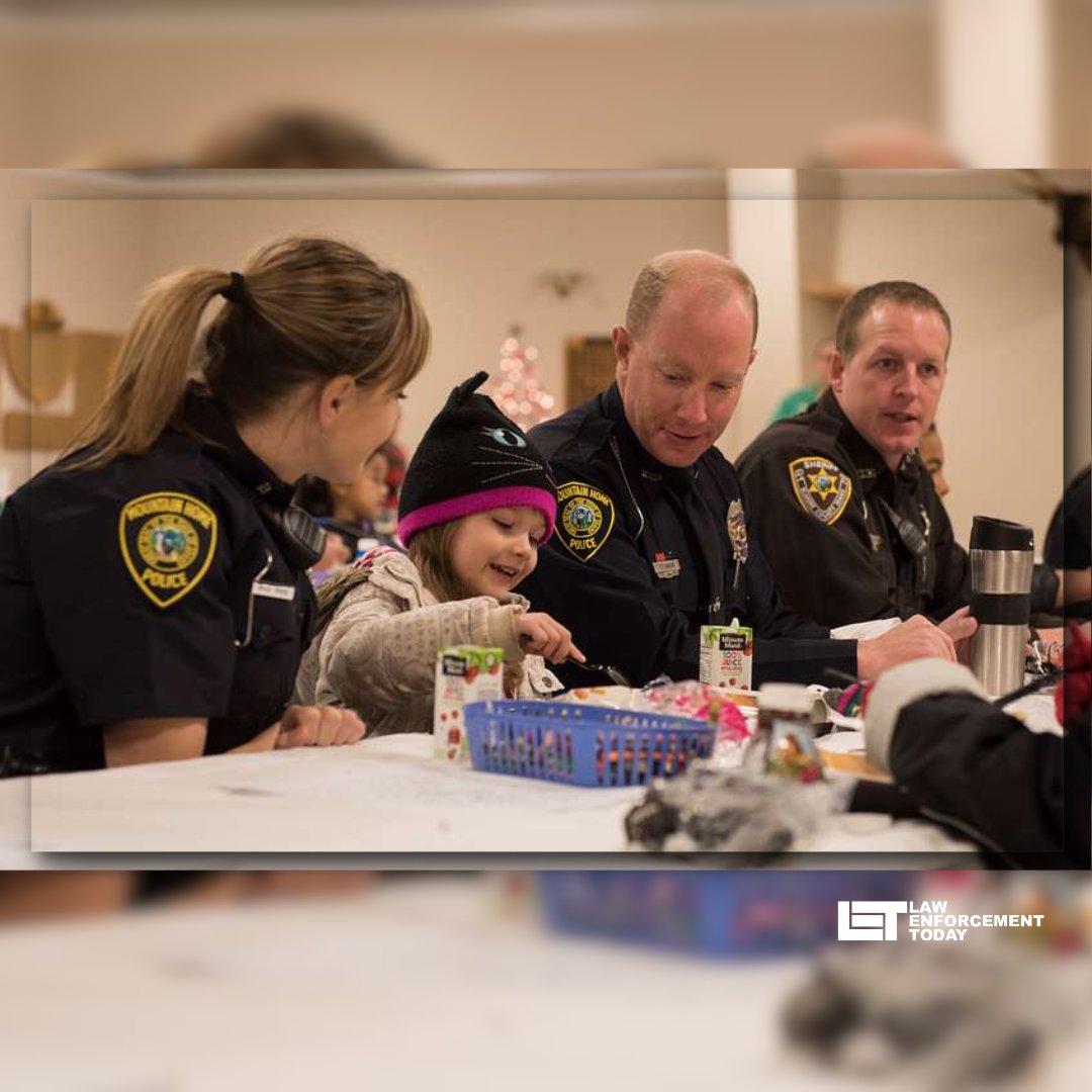 LawEnforceToday's tweet image. Most people don&apos;t see this side of the badge.