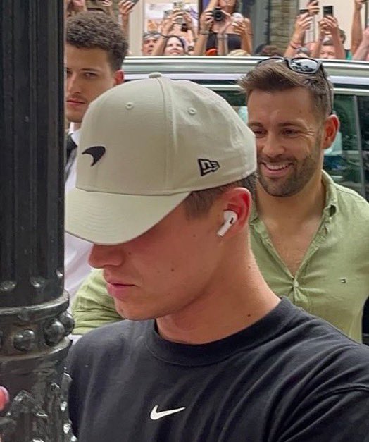 LN4JOLLY's tweet image. Time to resurface this pic from last season 🤤