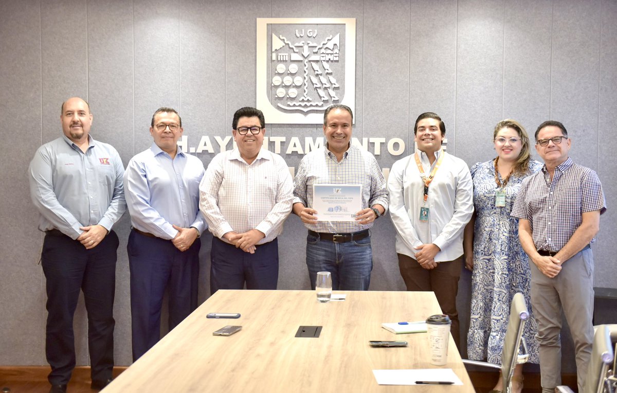 ¡Una carrera nueva en Hermosillo… y es sobre el agua! 💧🌎

La Universidad Kino (<a href="/unikino/">Universidad Kino</a>) nos entregó 5 becas para estudiar Ingeniería en Sistemas Hidráulicos, la primera en su tipo en el noroeste del país. Una profesión clave para el futuro sostenible de nuestra ciudad. 🙌🏼