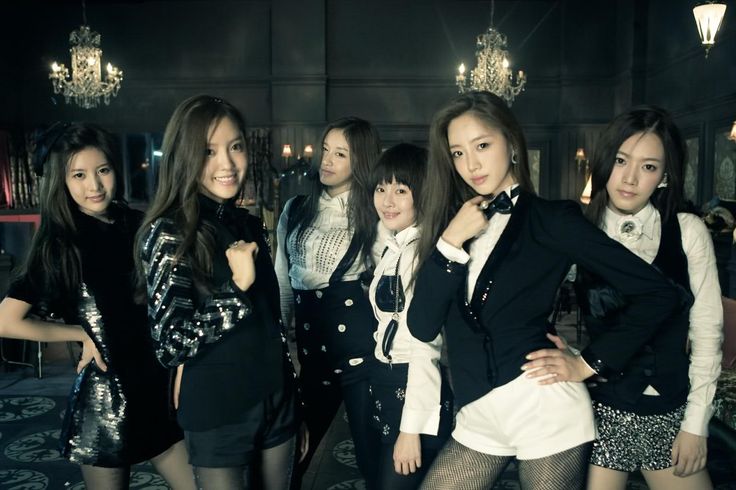 QueenLeeNics's tweet photo. More than a decade ago, I decided to walk with you, believe in you and love you all for the talent, hard work and perseverance you've all shown us. 16 years later ++
#16YearsWithT_ARA
#T_ARA16thAnniversary #티아라 https://t.co/1i3n5CDoi9