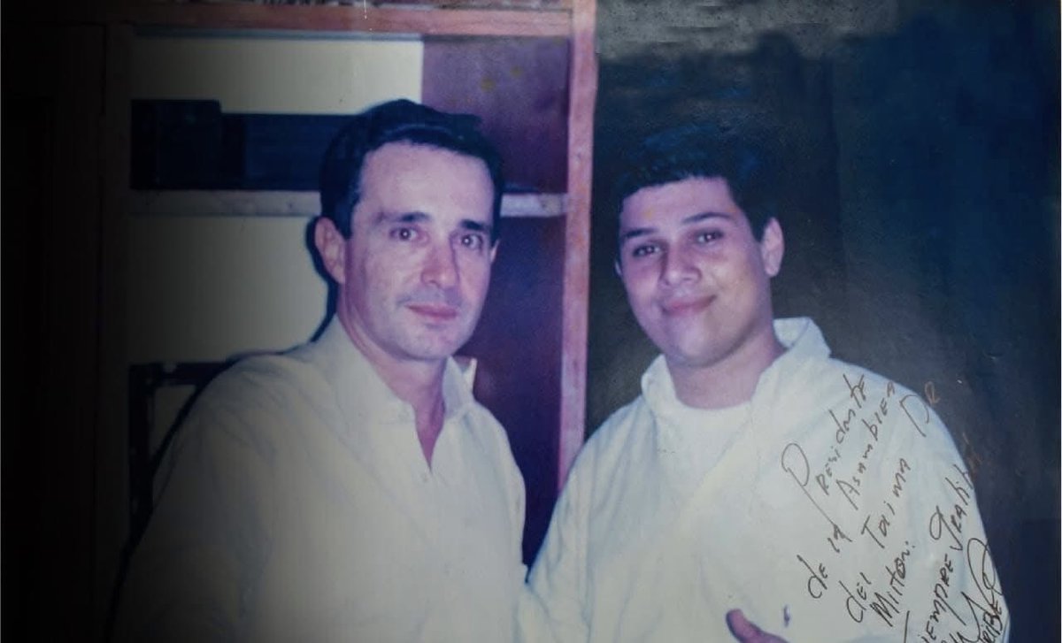 Mi amistad y respeto por <a href="/AlvaroUribeVel/">Álvaro Uribe Vélez</a> data de 26 años, lo cual me permitió conocer muchas de sus acciones y tengo la absoluta seguridad de su inocencia, se ha rodeado mal y lo sigue estando, pero eso no excusa para que salgamos a las calles a gritar # UribeInocente.
